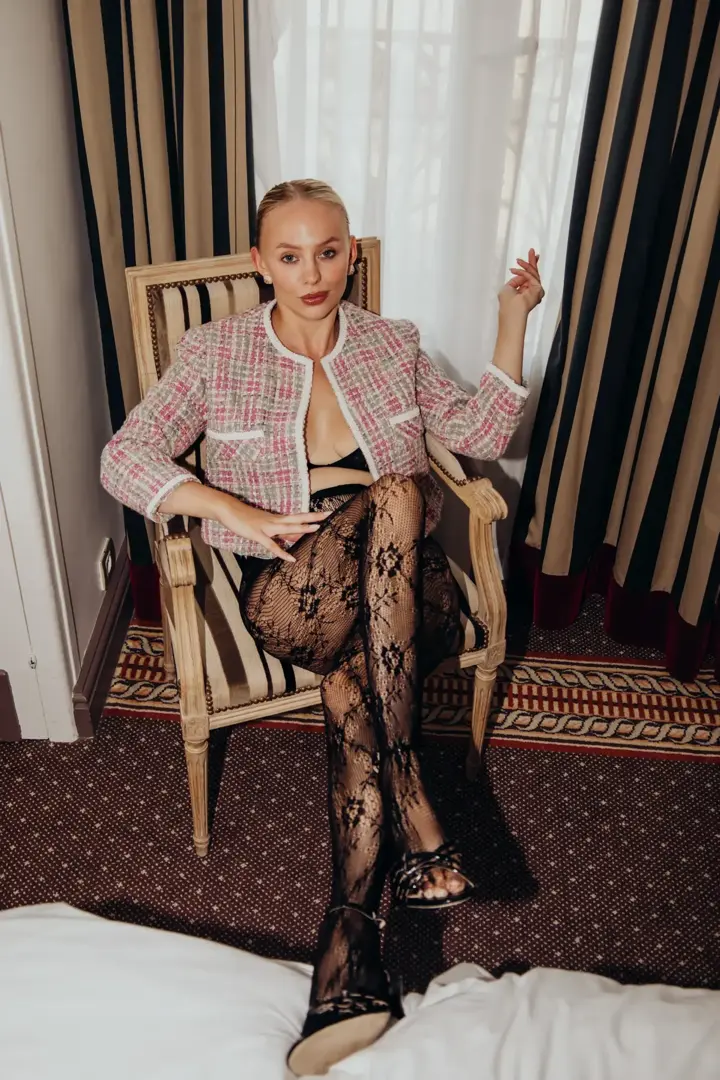 Solo Photoshoot in Paris